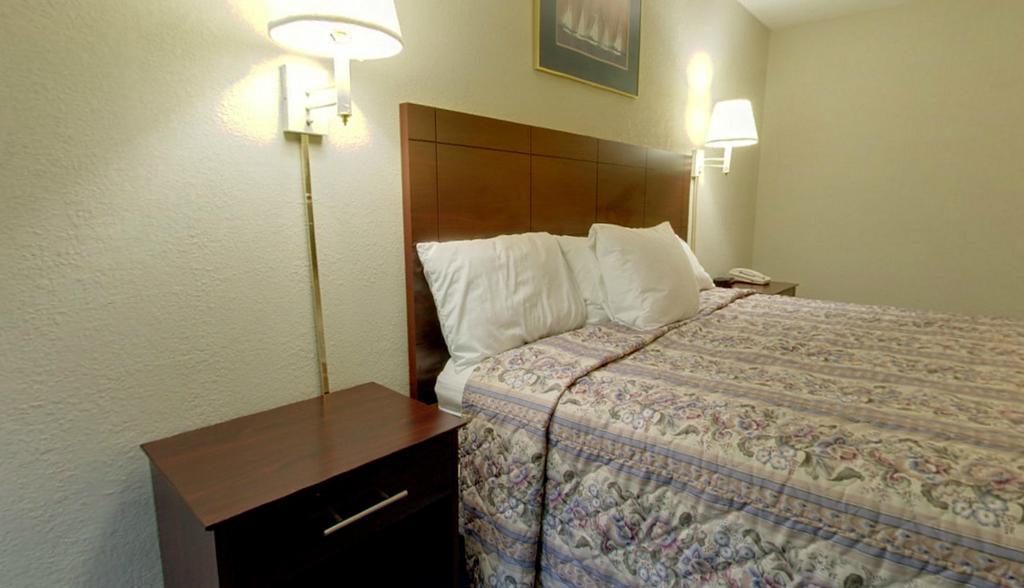 Americas Best Value Inn Newton Quarto foto